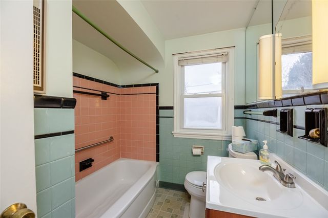 385 Pemberton Road, Irondequoit, NY 14622