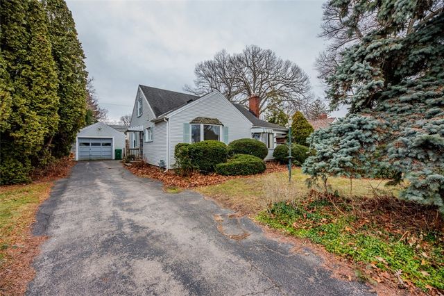 385 Pemberton Road, Irondequoit, NY 14622