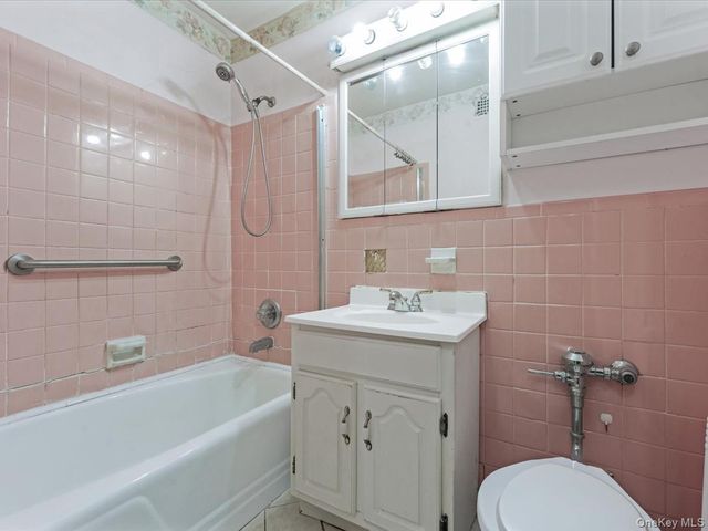 88-25 155th Avenue 6M, Howard Beach, NY 11414