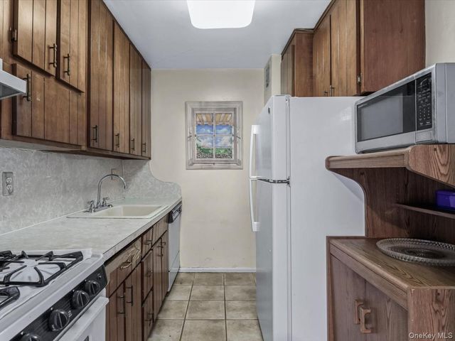 88-25 155th Avenue 6M, Howard Beach, NY 11414