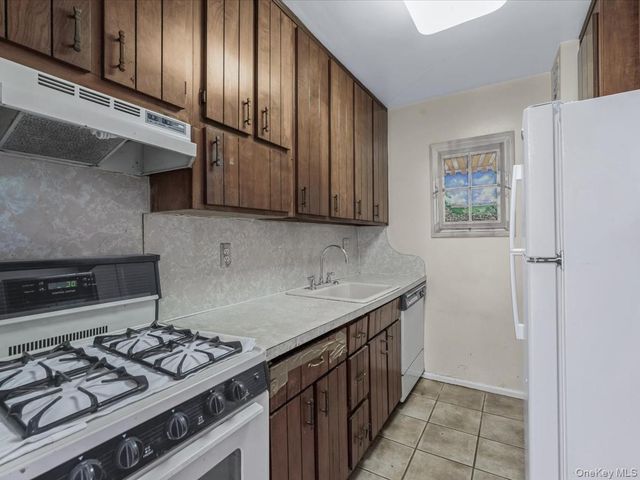 88-25 155th Avenue 6M, Howard Beach, NY 11414