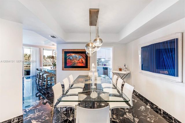 20191 E Country Club Dr TH7, Aventura, FL 33180