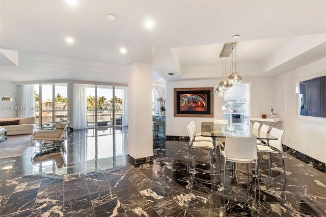 20191 E Country Club Dr TH7, Aventura, FL 33180
