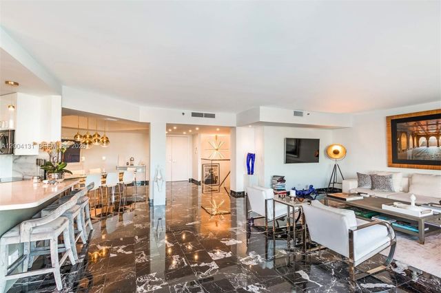 20191 E Country Club Dr TH7, Aventura, FL 33180