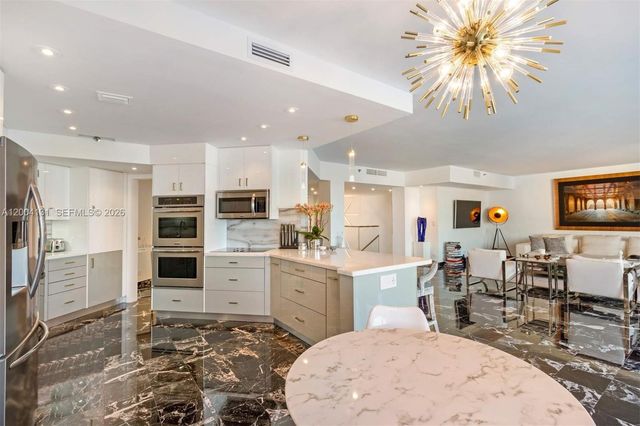 20191 E Country Club Dr TH7, Aventura, FL 33180