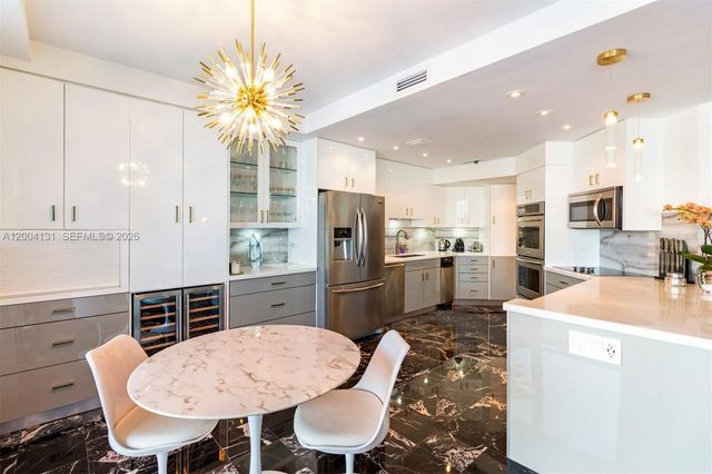 20191 E Country Club Dr TH7, Aventura, FL 33180