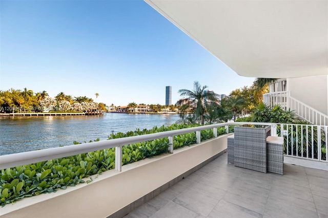 20191 E Country Club Dr TH7, Aventura, FL 33180