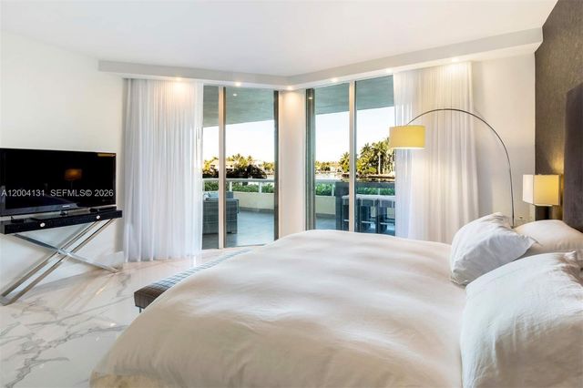 20191 E Country Club Dr TH7, Aventura, FL 33180