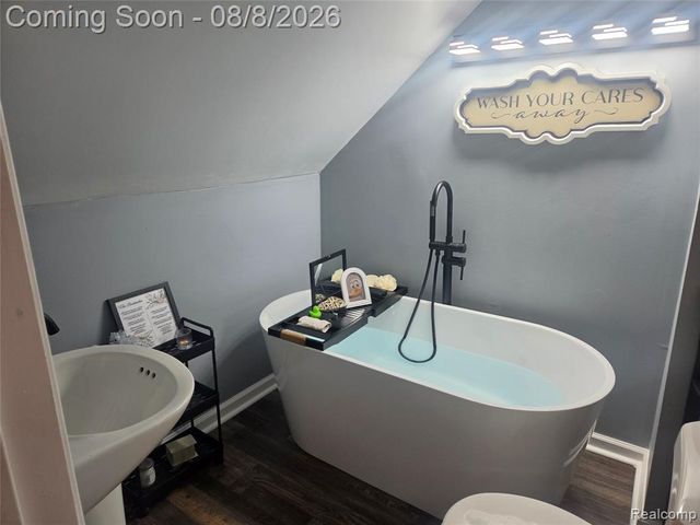 19805 Lexington, Redford, MI 48240