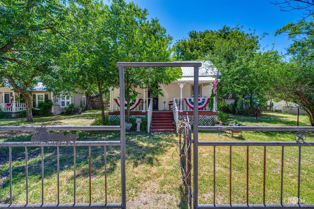 Image 5 of property listing at 20100 Main Street, Christoval, TX 76935
