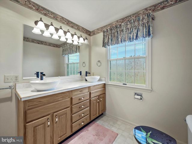 161 ZIRCON DR, Chambersburg, PA 17202