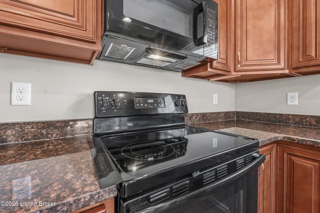 214 Terrace Dr, Mt Washington, KY 40047