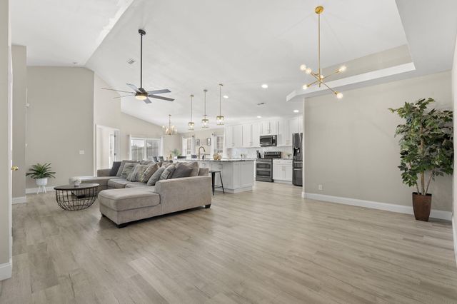 220 Deer Run Road, Branson, MO 65616