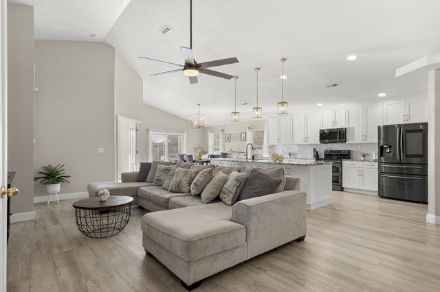 220 Deer Run Road, Branson, MO 65616