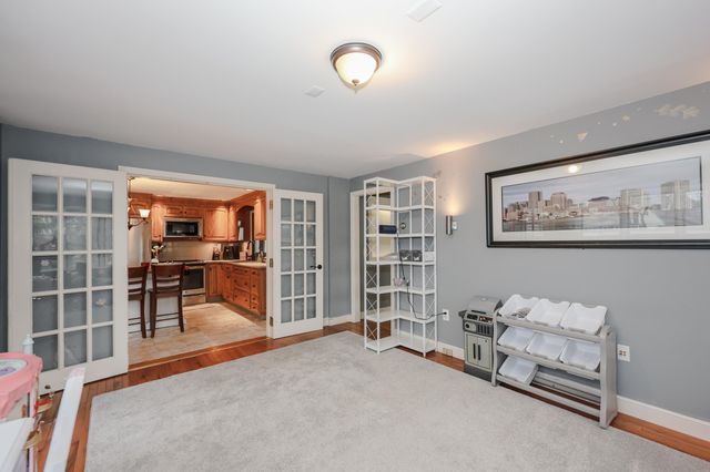 10 Martha Drive, Derry, NH 03038