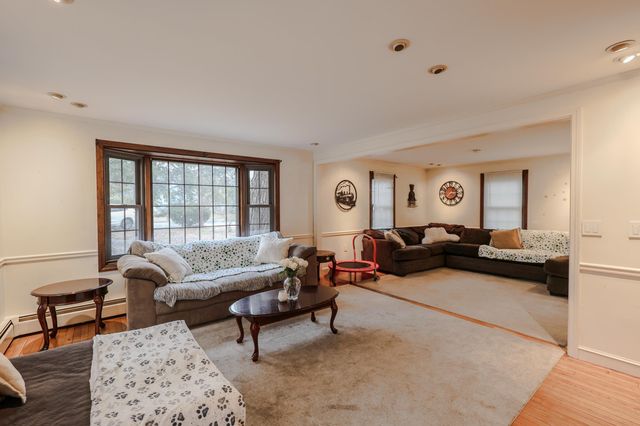 10 Martha Drive, Derry, NH 03038