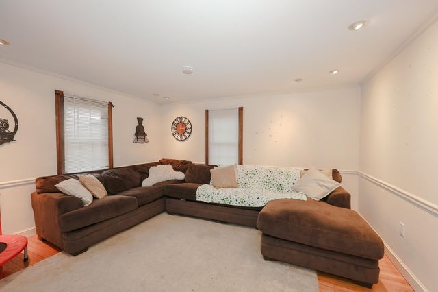 10 Martha Drive, Derry, NH 03038