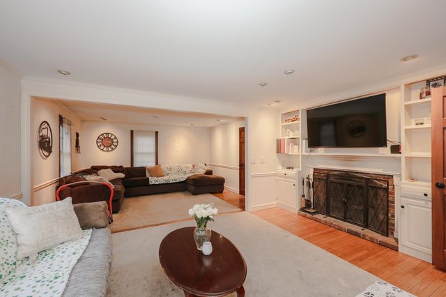 10 Martha Drive, Derry, NH 03038