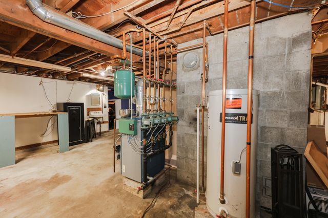 10 Martha Drive, Derry, NH 03038