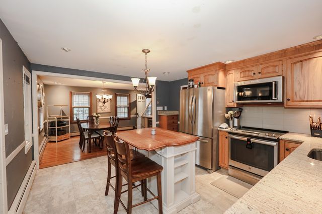 10 Martha Drive, Derry, NH 03038