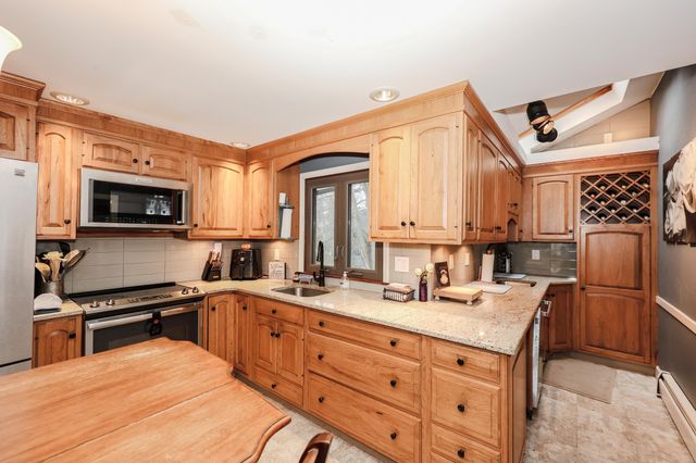 10 Martha Drive, Derry, NH 03038