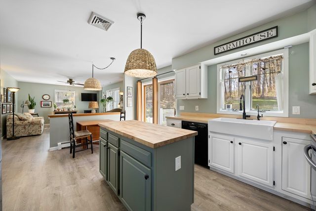 7 Lyman St, Granby, MA 01033