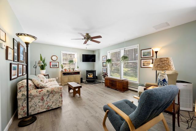 7 Lyman St, Granby, MA 01033