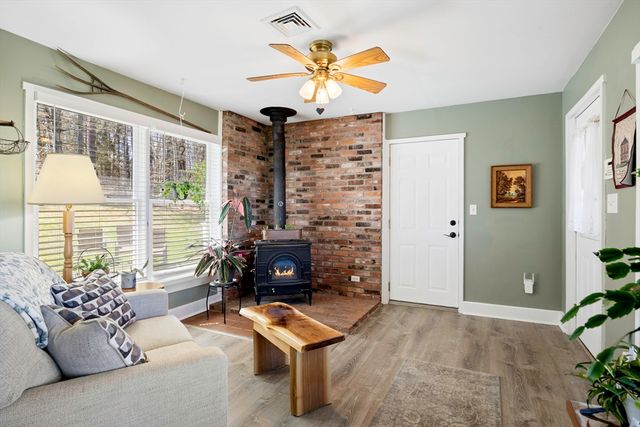 7 Lyman St, Granby, MA 01033