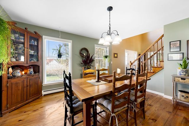 7 Lyman St, Granby, MA 01033