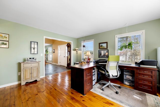 7 Lyman St, Granby, MA 01033