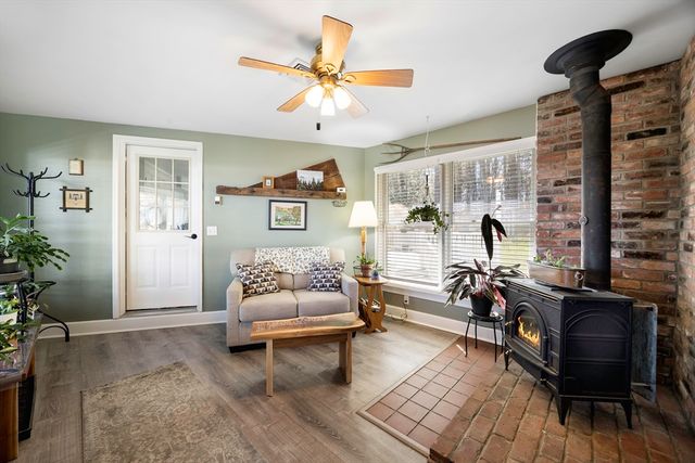 7 Lyman St, Granby, MA 01033