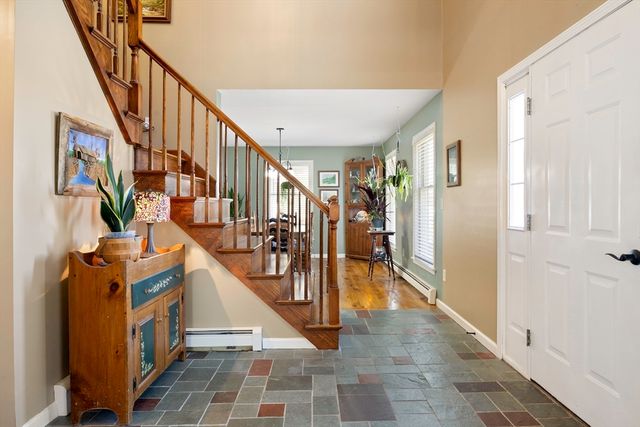 7 Lyman St, Granby, MA 01033