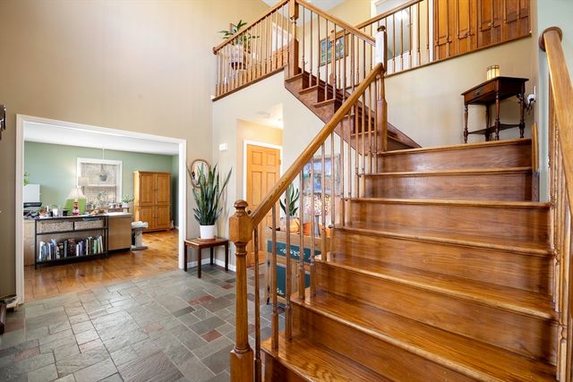 7 Lyman St, Granby, MA 01033