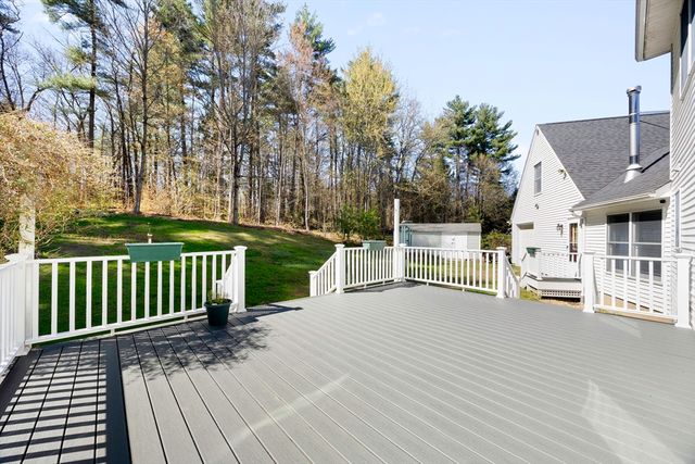 7 Lyman St, Granby, MA 01033