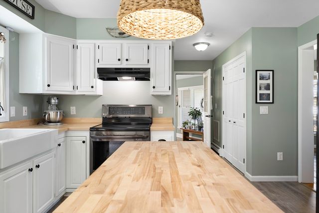 7 Lyman St, Granby, MA 01033