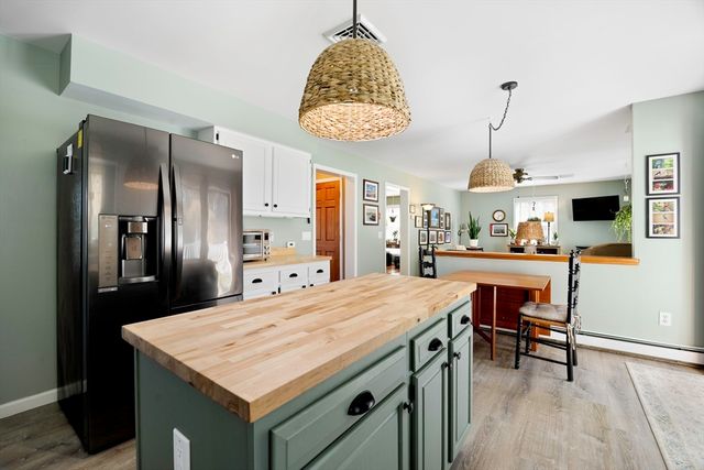 7 Lyman St, Granby, MA 01033