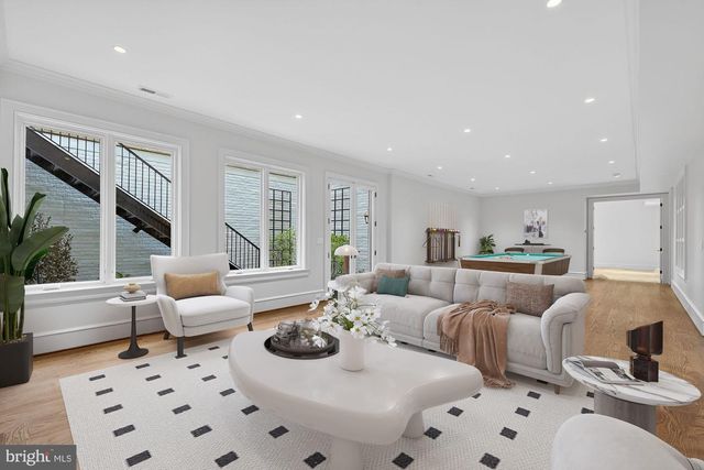3031 N STUART ST, Arlington, VA 22207