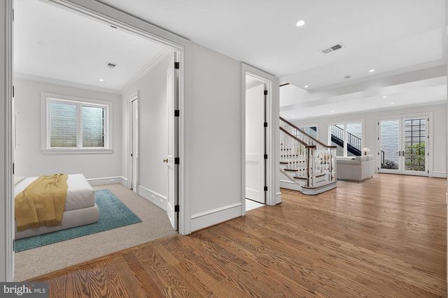3031 N STUART ST, Arlington, VA 22207