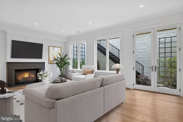 3031 N STUART ST, Arlington, VA 22207