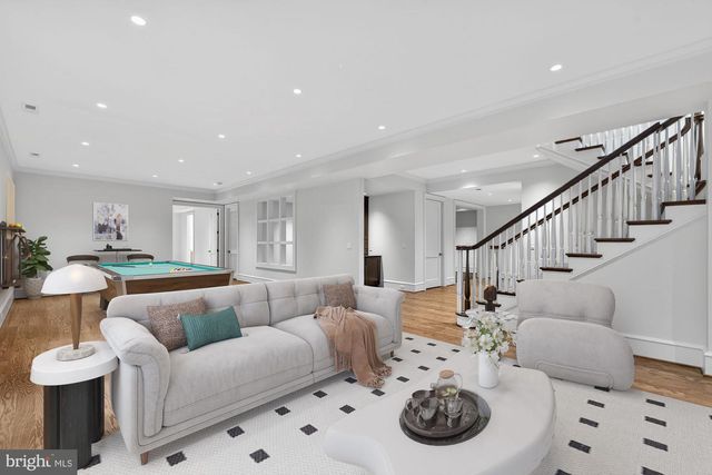 3031 N STUART ST, Arlington, VA 22207