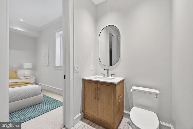 3031 N STUART ST, Arlington, VA 22207