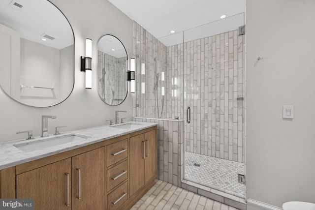 3031 N STUART ST, Arlington, VA 22207
