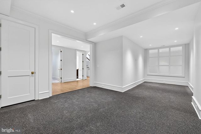 3031 N STUART ST, Arlington, VA 22207