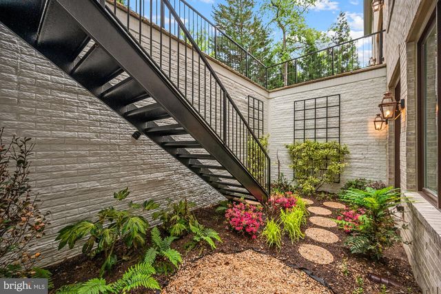 3031 N STUART ST, Arlington, VA 22207