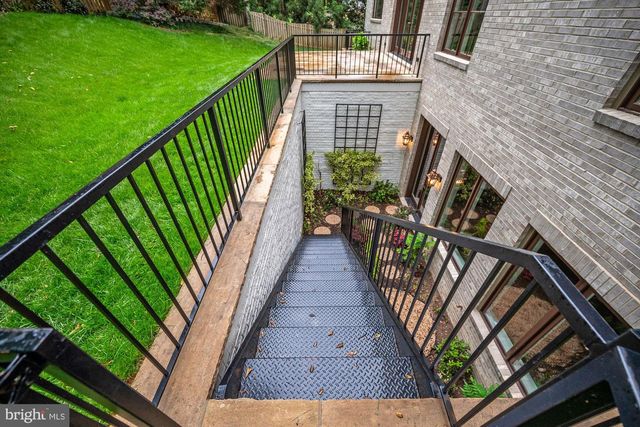 3031 N STUART ST, Arlington, VA 22207