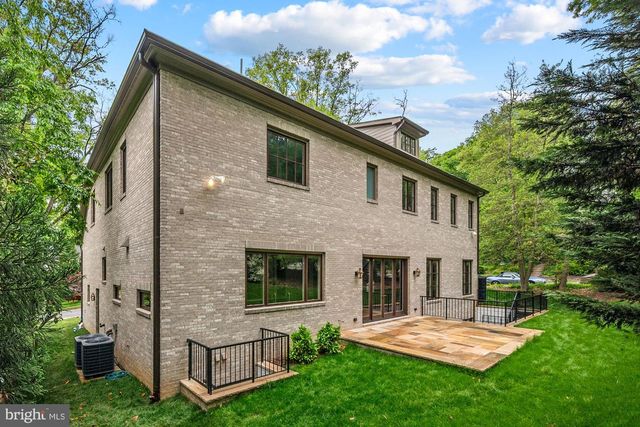 3031 N STUART ST, Arlington, VA 22207