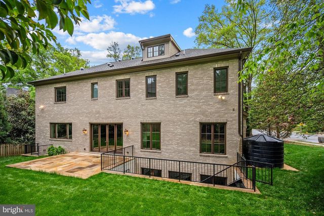 3031 N STUART ST, Arlington, VA 22207