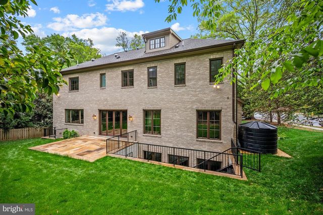 3031 N STUART ST, Arlington, VA 22207