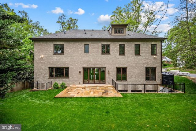 3031 N STUART ST, Arlington, VA 22207