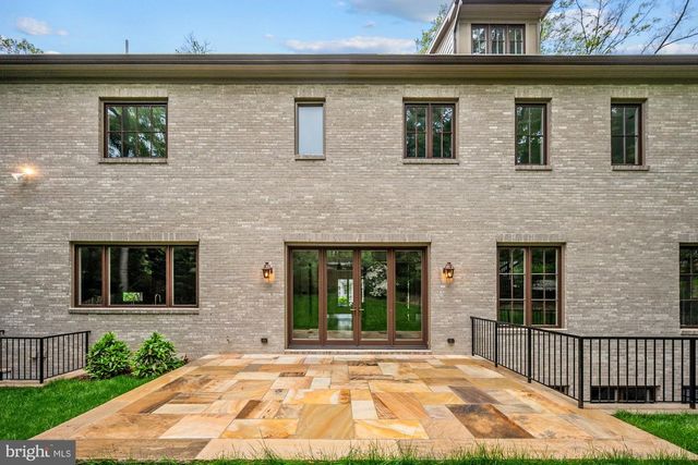 3031 N STUART ST, Arlington, VA 22207